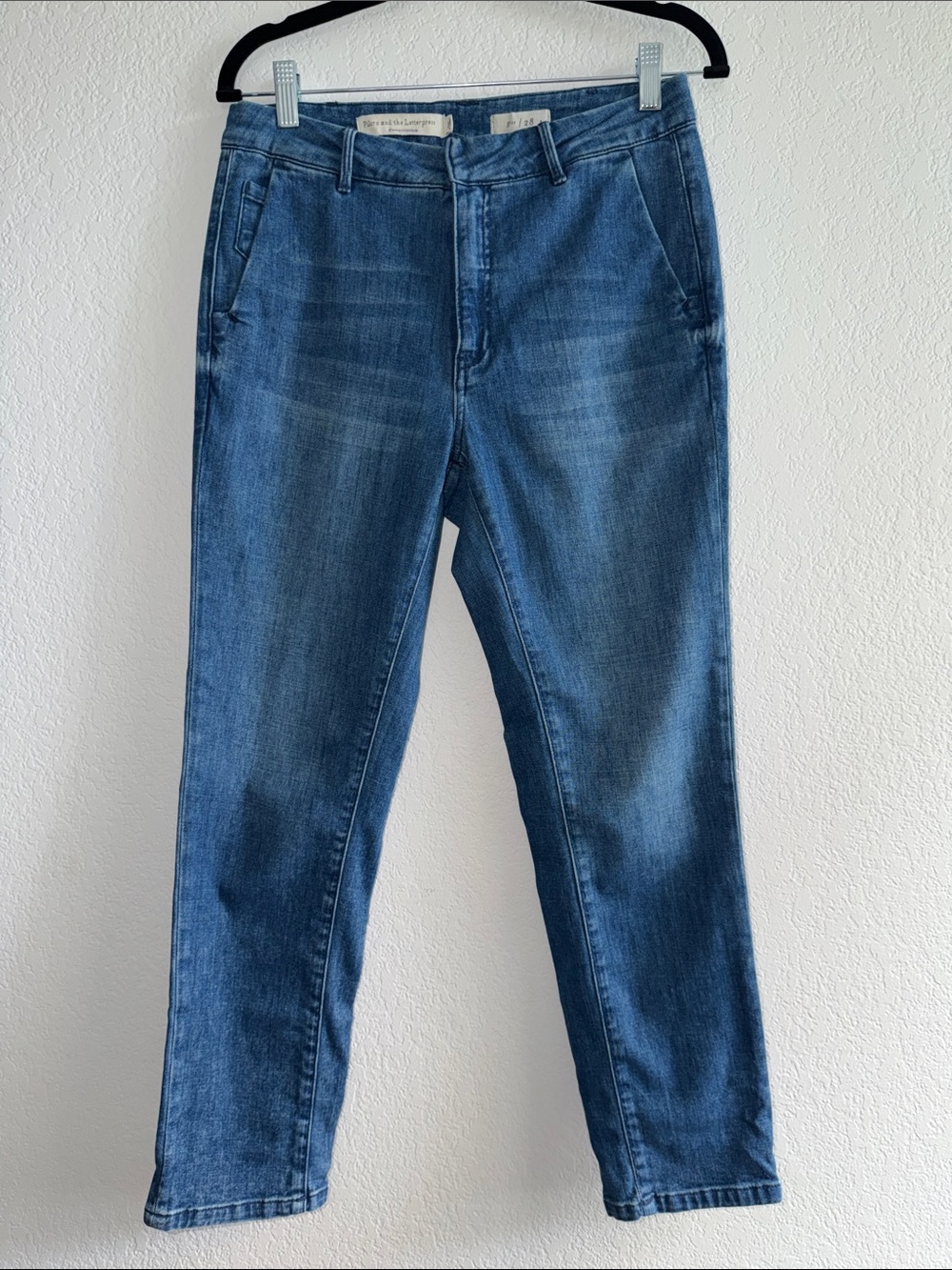 Pilcro Women's Medium Wash Straight-Leg Jeans